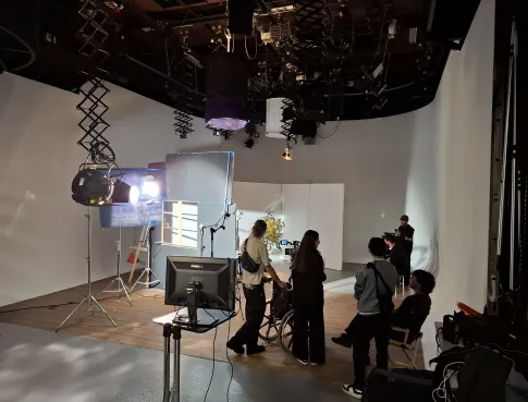 Visite d'un plateau télévisé : comment apprendre le métier de l'audiovisuel à Paris