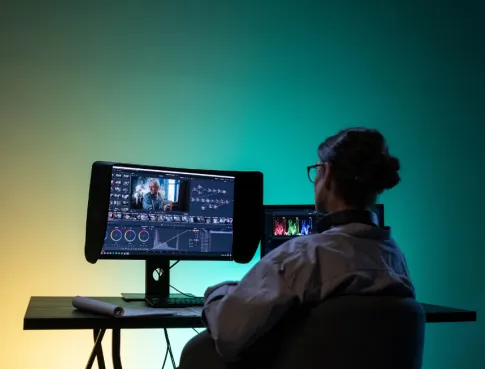 L’IA et la formation monteur vidéo : un duo essentiel en 2025