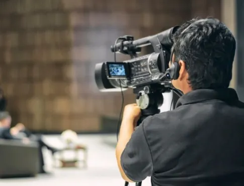 Le r&ocirc;le du cadreur: quand l&rsquo;&oelig;il devient un langage