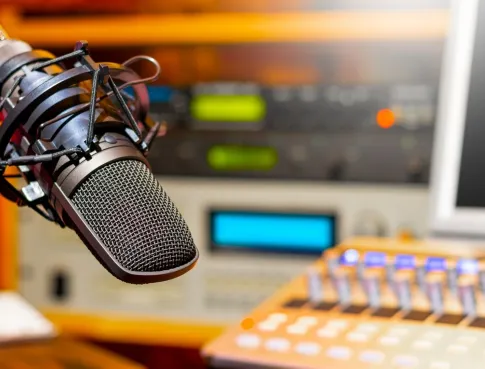 Radio, podcasts, audio digital : pourquoi ces formats s&eacute;duisent &agrave; nouveau 