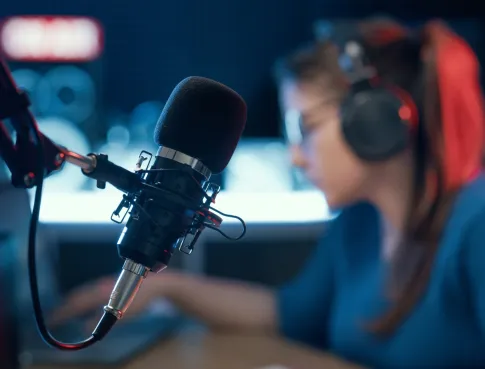 Les nouveaux visages de la radio : entre micro, cam&eacute;ra et r&eacute;seaux sociaux