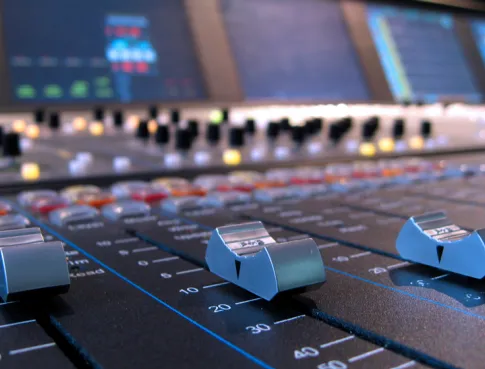 : Ing&eacute;nieur son formation : 5 raisons de choisir ACFA Multim&eacute;dia Melun pour apprendre la prise de son, le mixage et le sound design en conditions r&eacute;elles