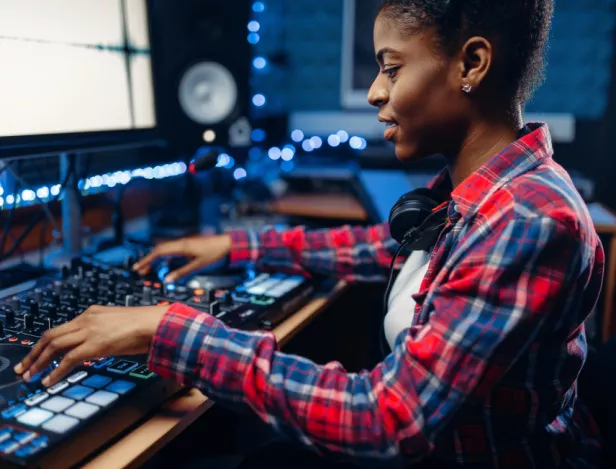 transforme-ta-passion-musicale-en-veritable-carriere-ecole-acfa-multimedia-bordeaux-formation-bts-audiovisuel-option-metiers-du-son