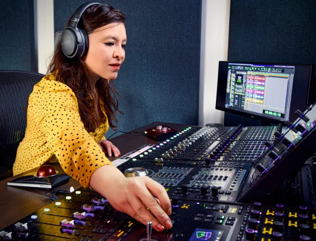 etudiants-bts-son-studio-mixage-console