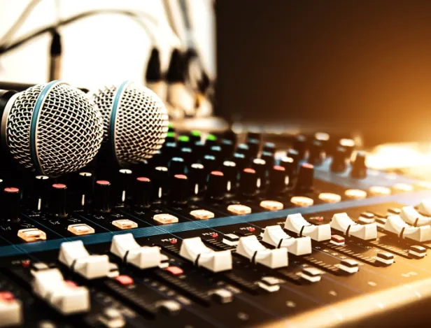 ing&eacute;nieur-du-son-travailler-dans-la-musique-ou-le-cin&eacute;ma