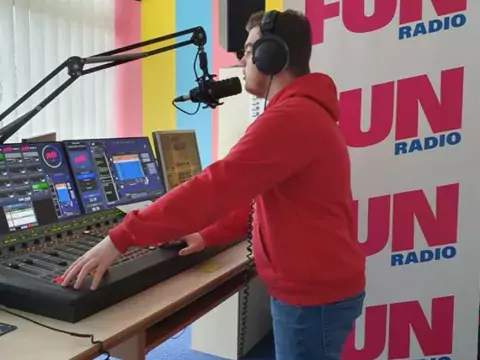 Animateur-radio-2